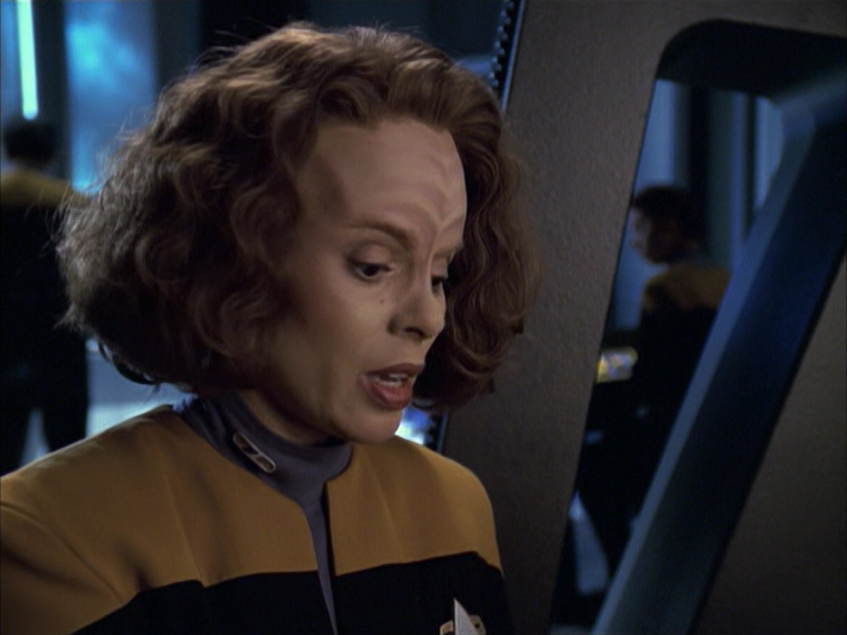 extant_StarTrek_VOY_6x12-BlinkOfAnEye_01151.jpg