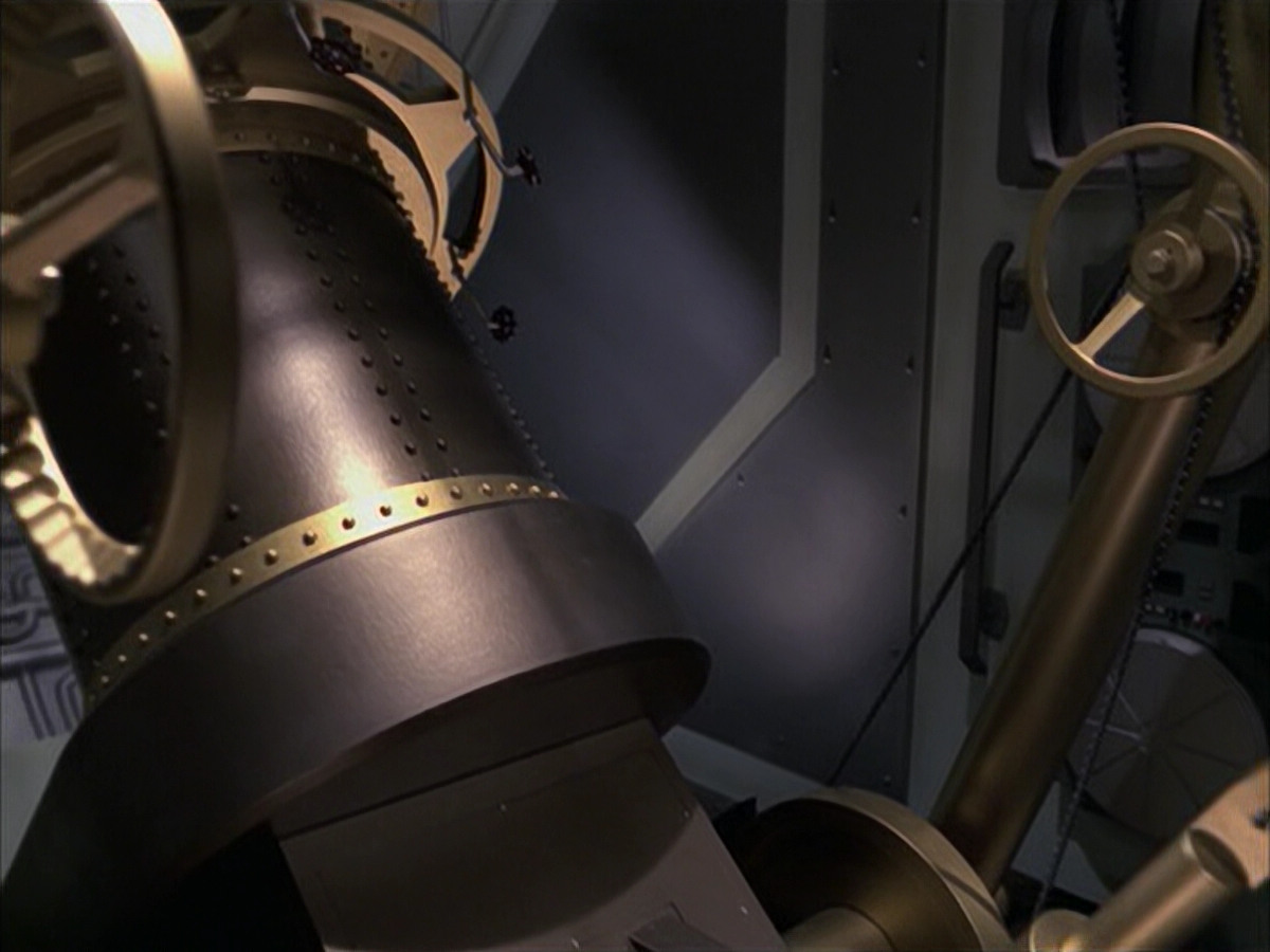 extant_StarTrek_VOY_6x12-BlinkOfAnEye_01164.jpg