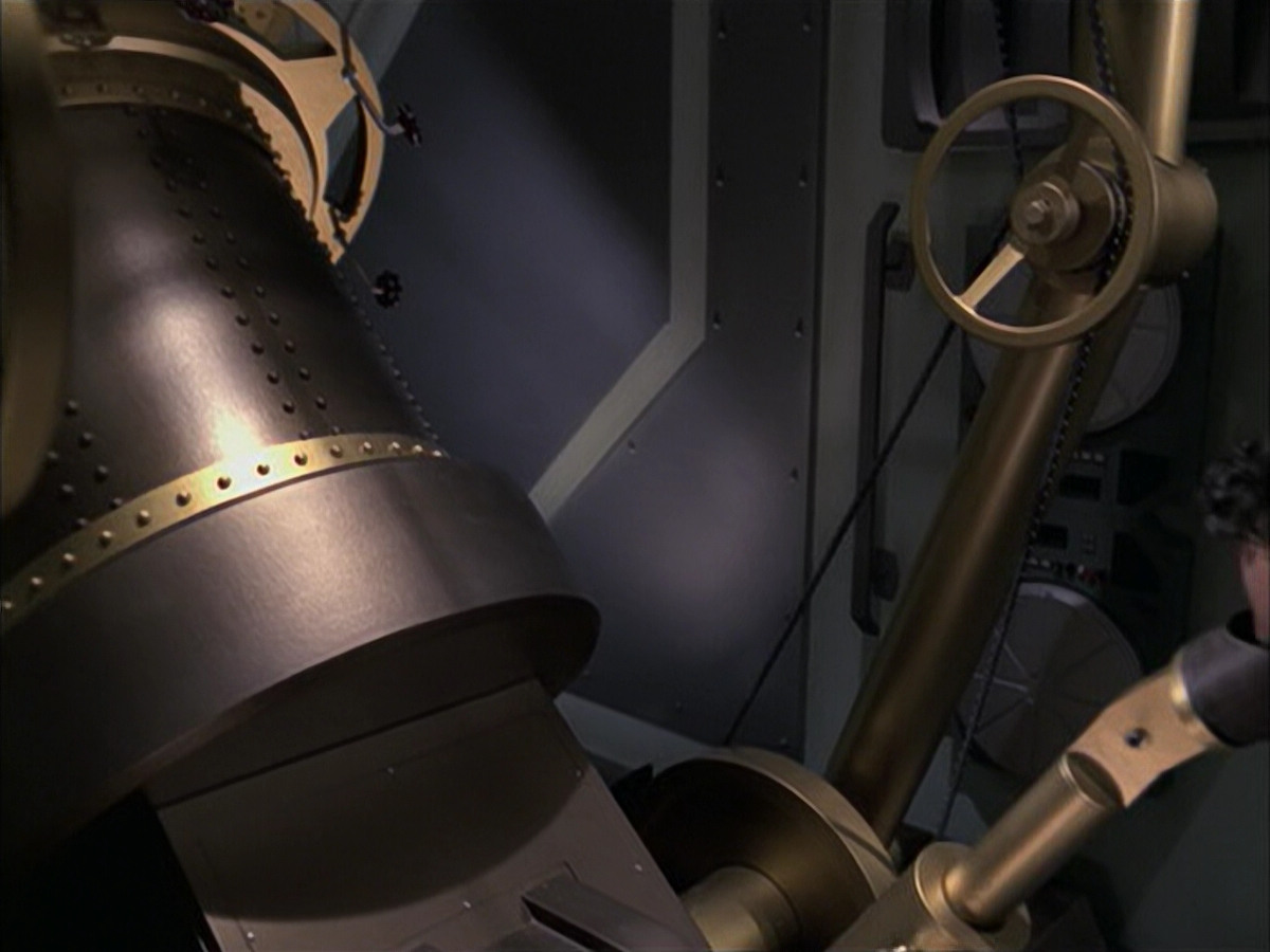 extant_StarTrek_VOY_6x12-BlinkOfAnEye_01165.jpg