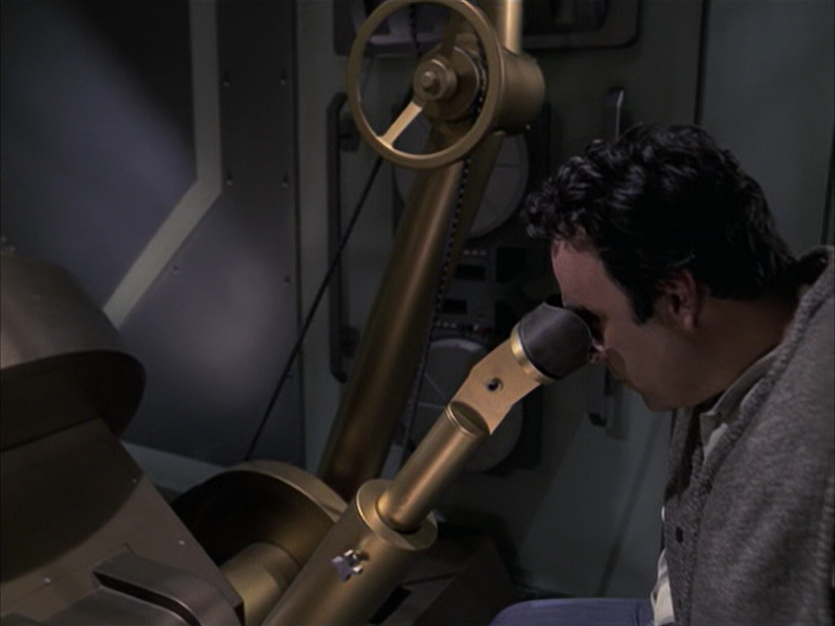 extant_StarTrek_VOY_6x12-BlinkOfAnEye_01168.jpg