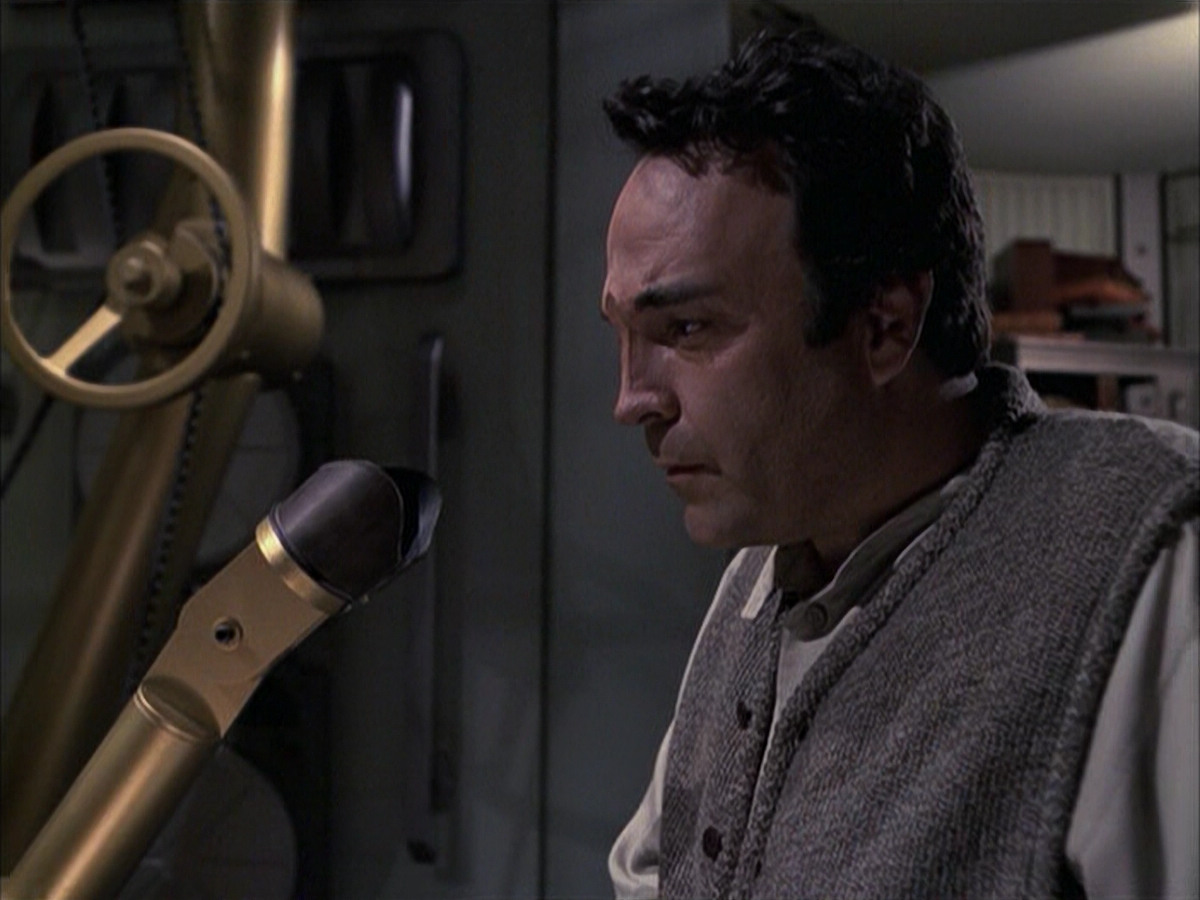 extant_StarTrek_VOY_6x12-BlinkOfAnEye_01182.jpg