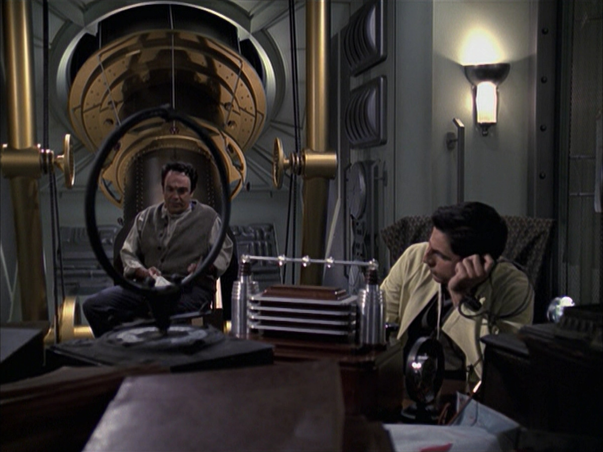 extant_StarTrek_VOY_6x12-BlinkOfAnEye_01192.jpg
