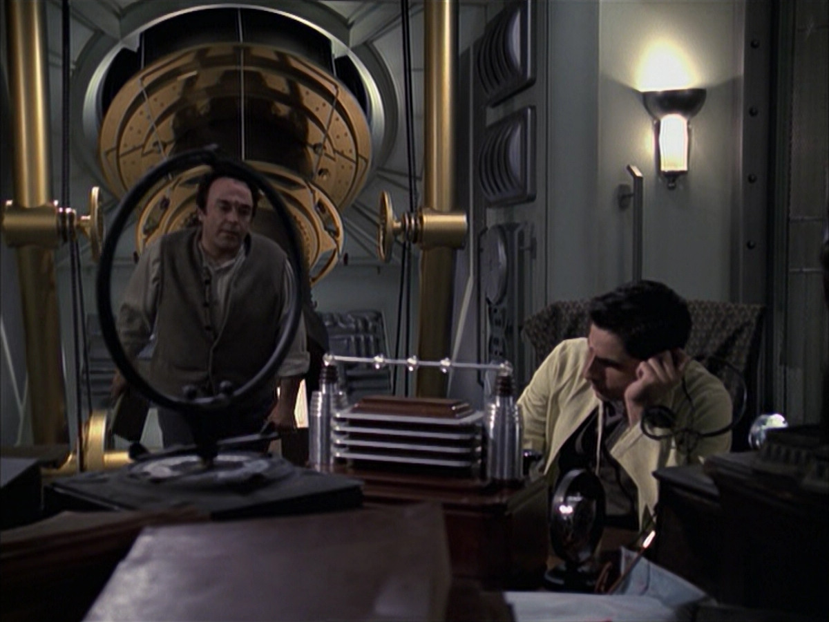 extant_StarTrek_VOY_6x12-BlinkOfAnEye_01199.jpg
