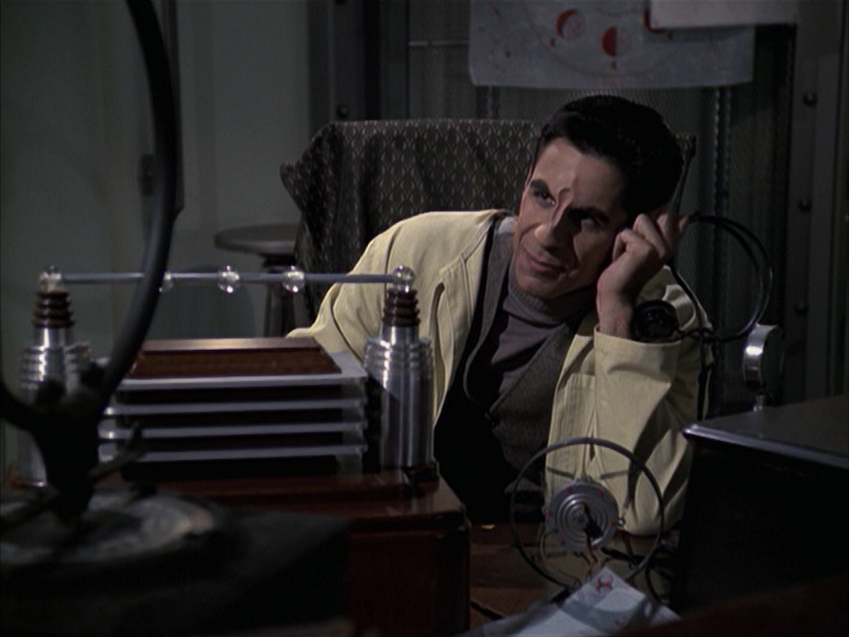 extant_StarTrek_VOY_6x12-BlinkOfAnEye_01250.jpg