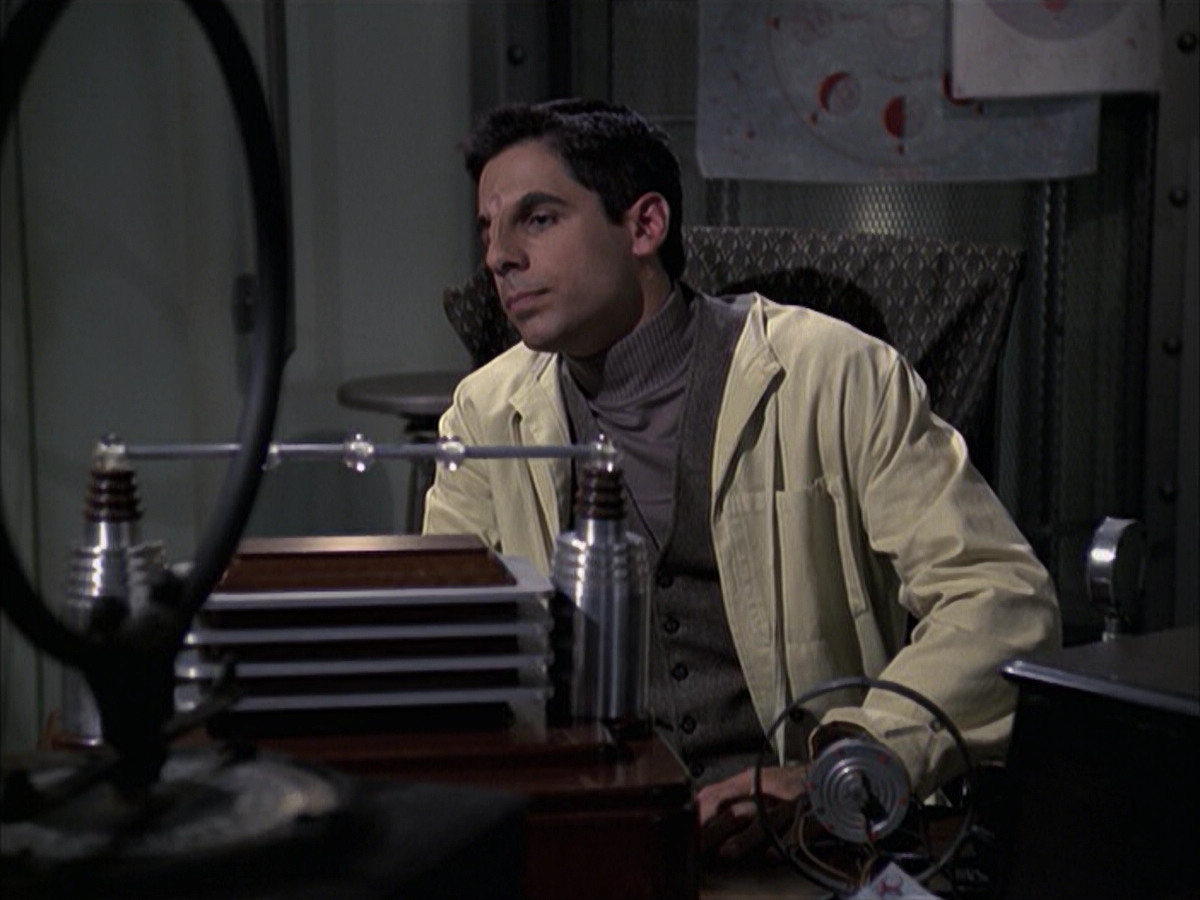 extant_StarTrek_VOY_6x12-BlinkOfAnEye_01299.jpg