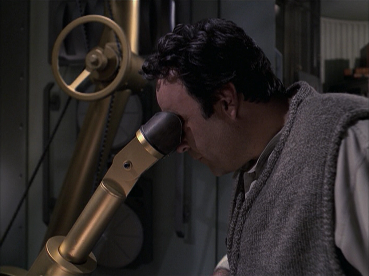 extant_StarTrek_VOY_6x12-BlinkOfAnEye_01301.jpg