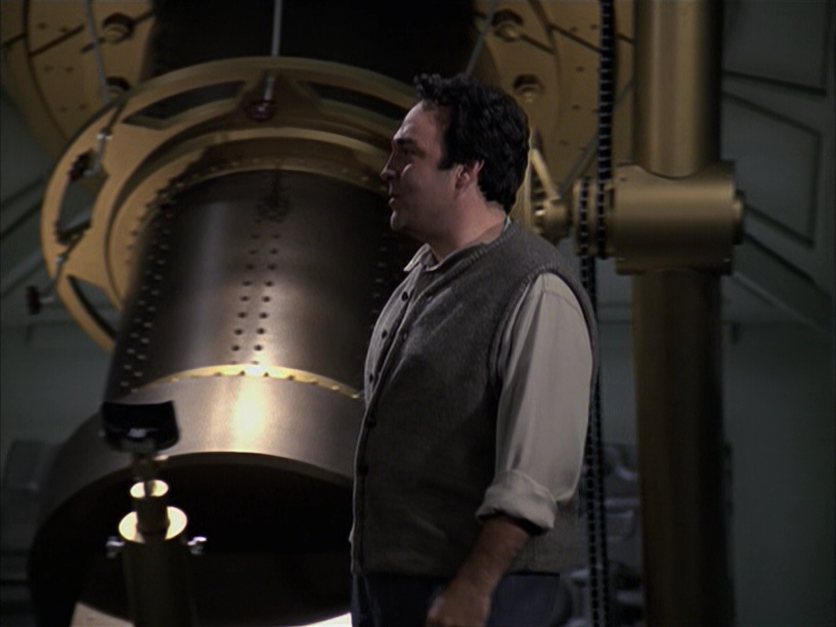 extant_StarTrek_VOY_6x12-BlinkOfAnEye_01328.jpg