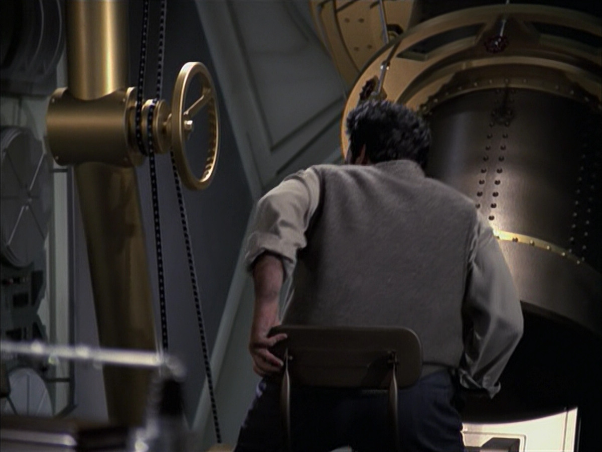 extant_StarTrek_VOY_6x12-BlinkOfAnEye_01332.jpg