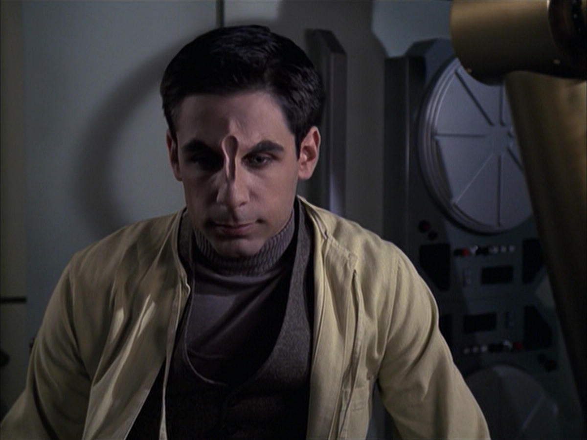 extant_StarTrek_VOY_6x12-BlinkOfAnEye_01343.jpg