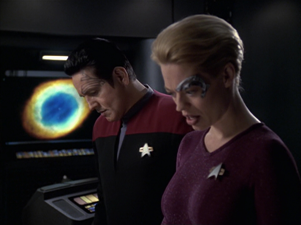 extant_StarTrek_VOY_6x12-BlinkOfAnEye_01431.jpg
