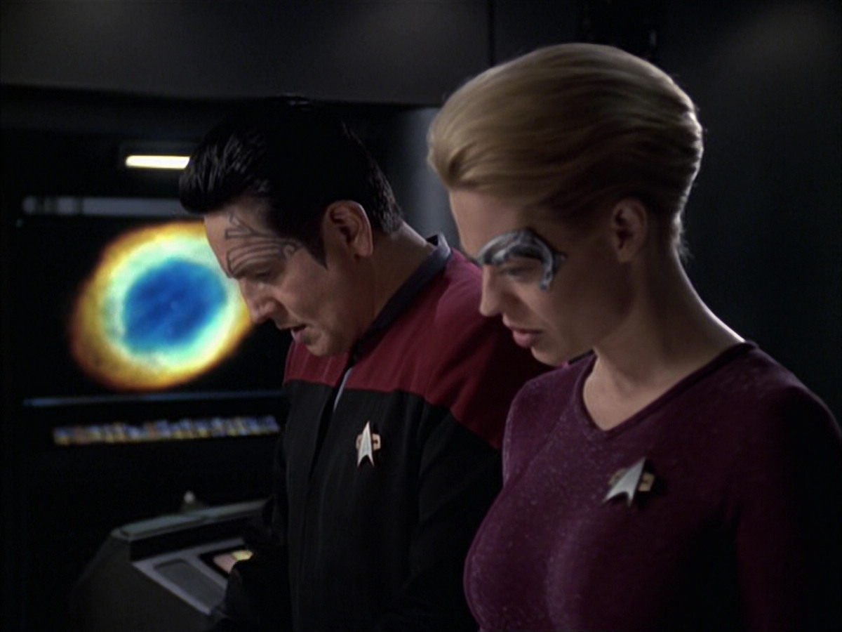 extant_StarTrek_VOY_6x12-BlinkOfAnEye_01432.jpg