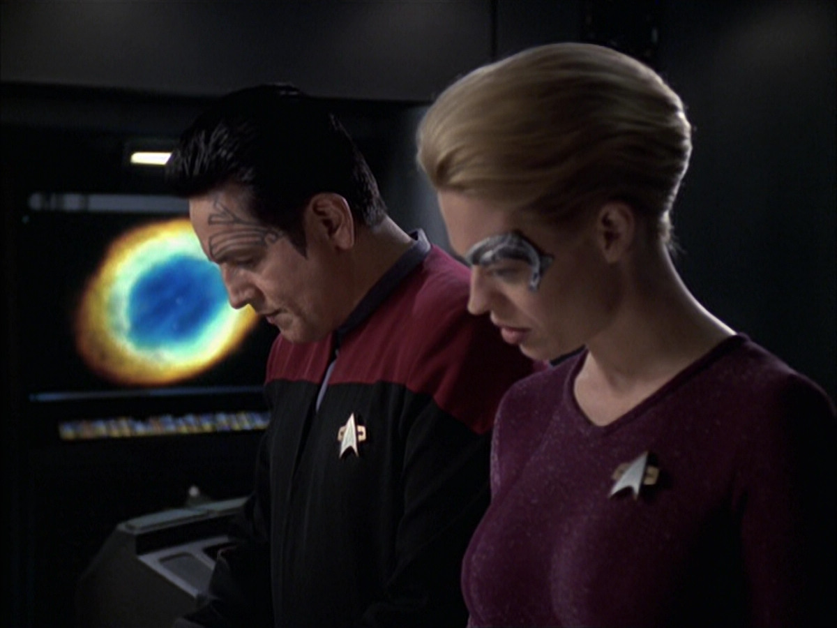 extant_StarTrek_VOY_6x12-BlinkOfAnEye_01434.jpg