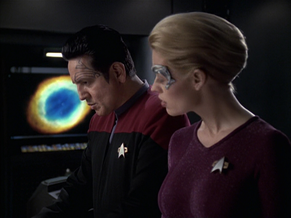 extant_StarTrek_VOY_6x12-BlinkOfAnEye_01435.jpg