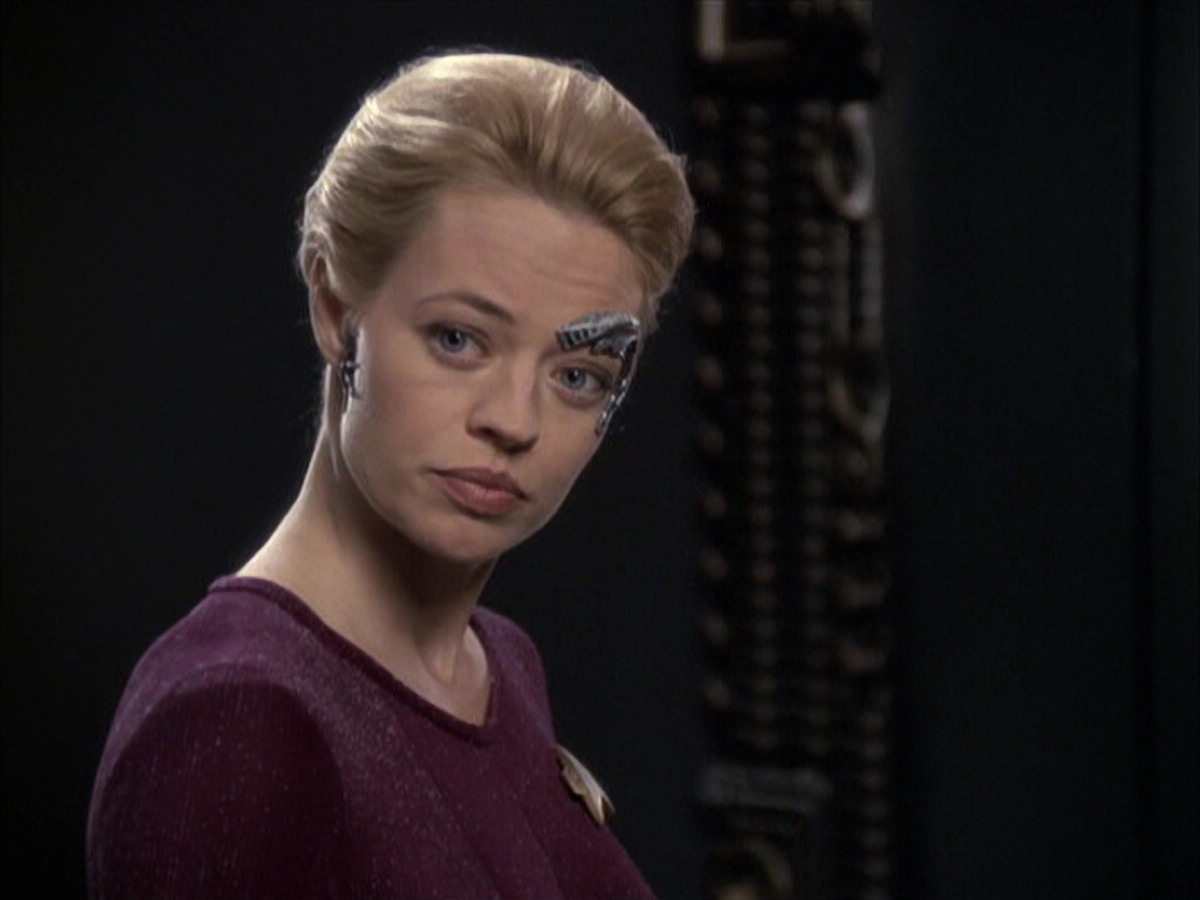 extant_StarTrek_VOY_6x12-BlinkOfAnEye_01478.jpg
