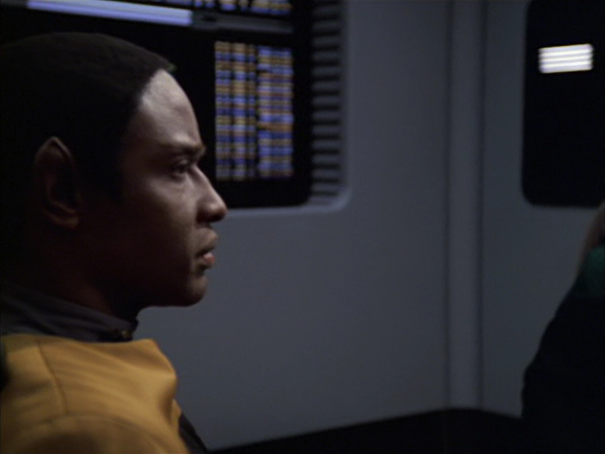 extant_StarTrek_VOY_6x12-BlinkOfAnEye_01503.jpg