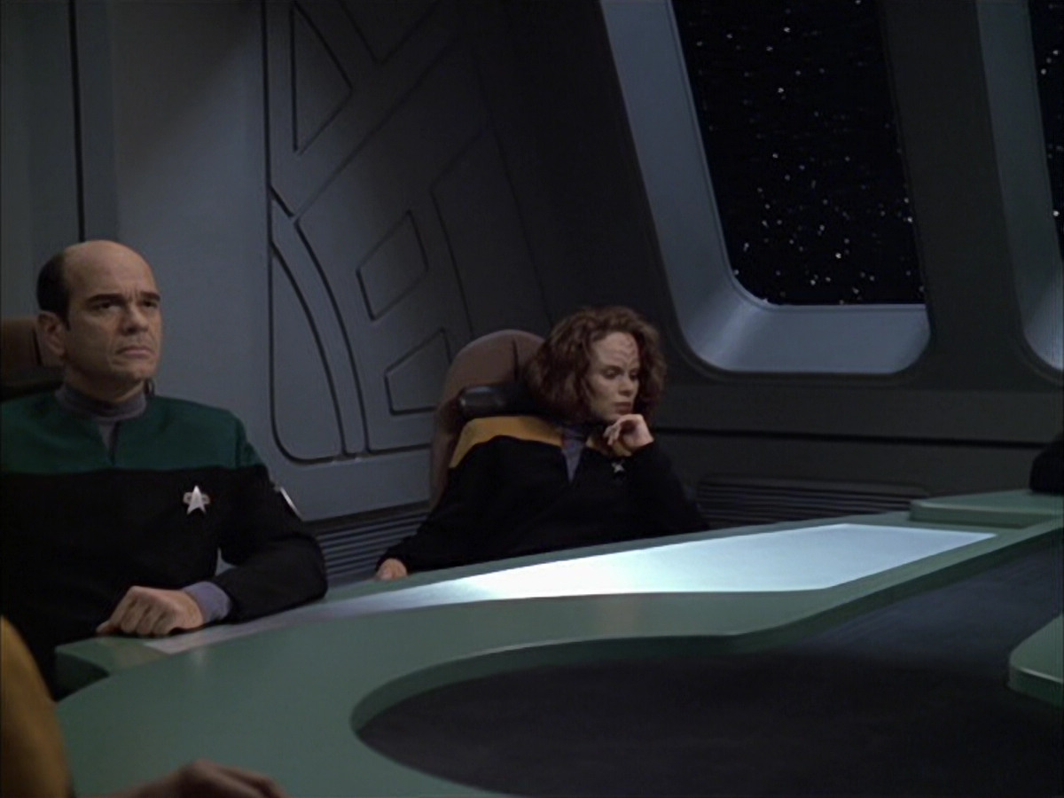 extant_StarTrek_VOY_6x12-BlinkOfAnEye_01515.jpg