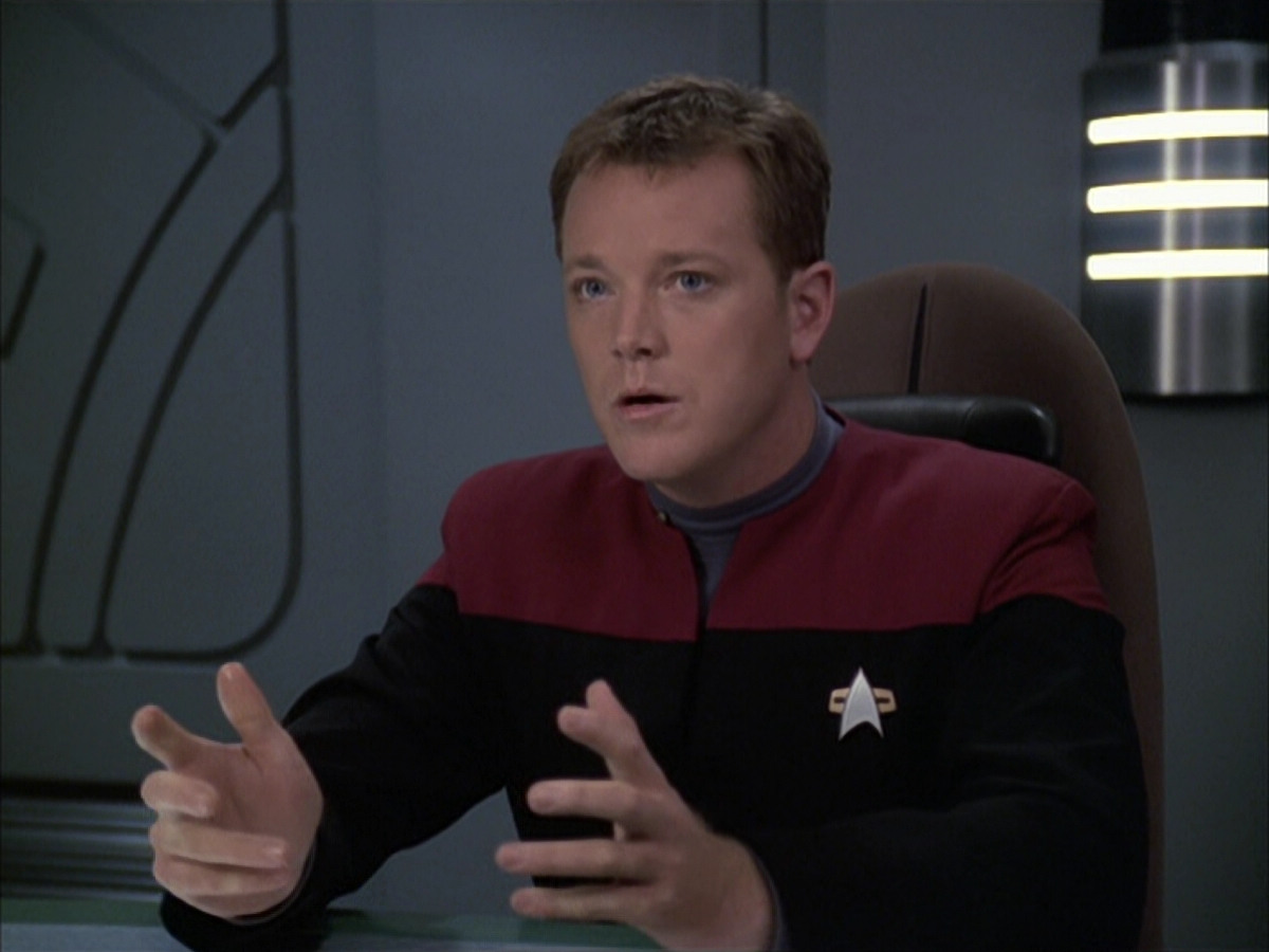 extant_StarTrek_VOY_6x12-BlinkOfAnEye_01550.jpg