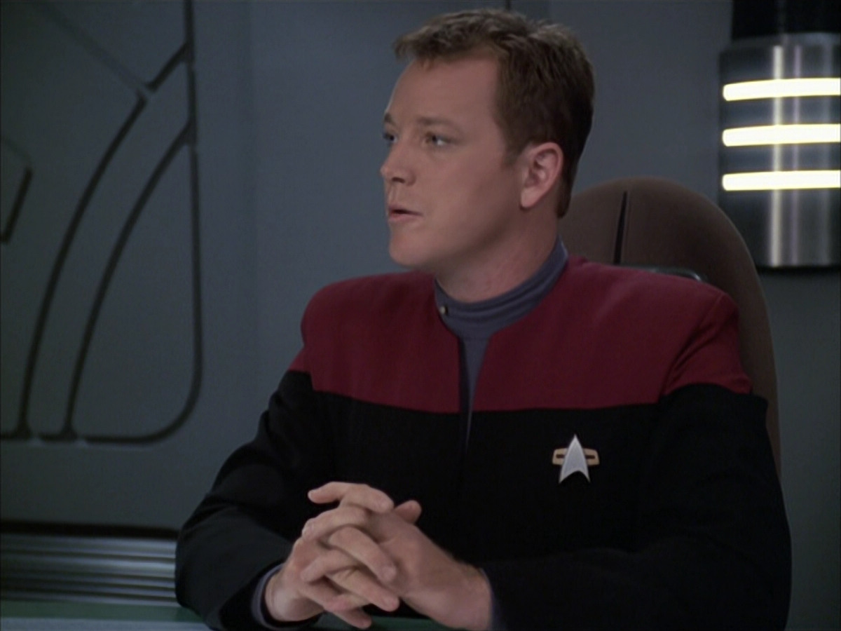 extant_StarTrek_VOY_6x12-BlinkOfAnEye_01552.jpg