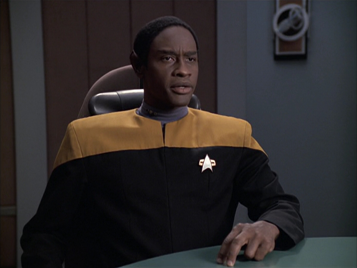 extant_StarTrek_VOY_6x12-BlinkOfAnEye_01564.jpg