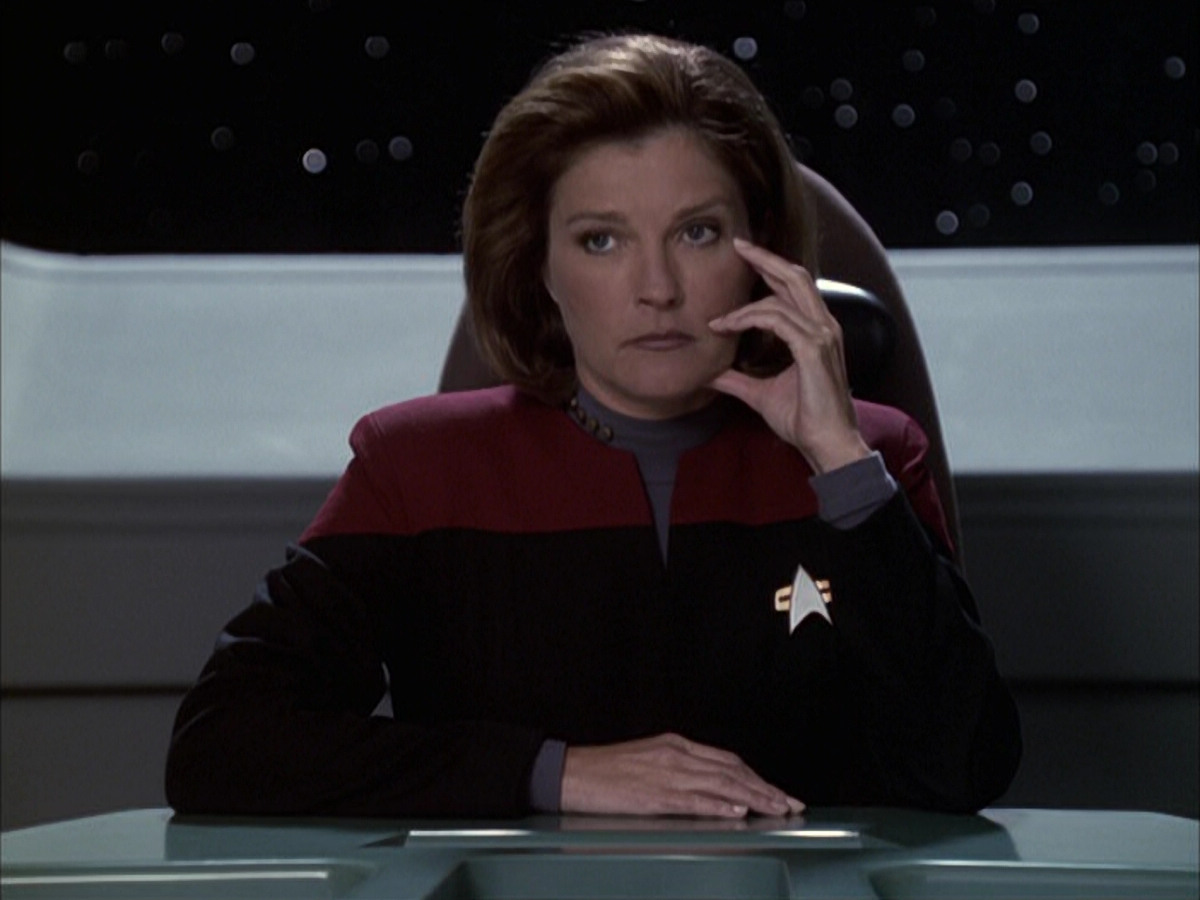 extant_StarTrek_VOY_6x12-BlinkOfAnEye_01566.jpg