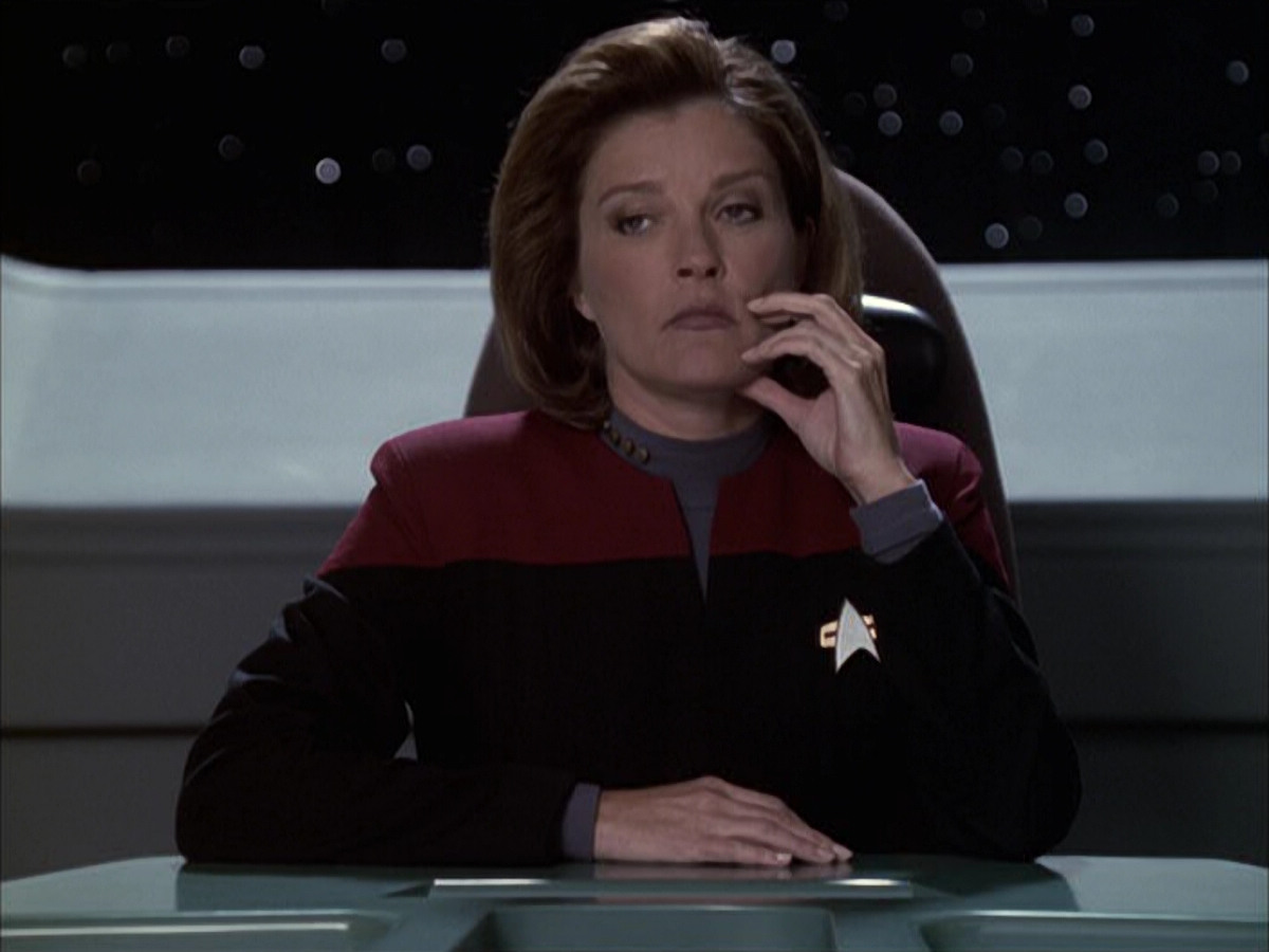 extant_StarTrek_VOY_6x12-BlinkOfAnEye_01567.jpg