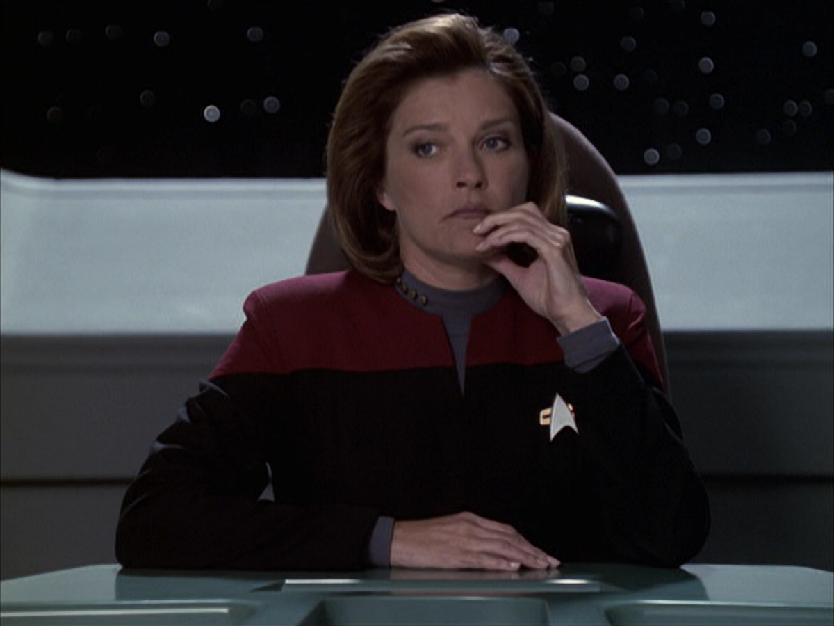 extant_StarTrek_VOY_6x12-BlinkOfAnEye_01568.jpg