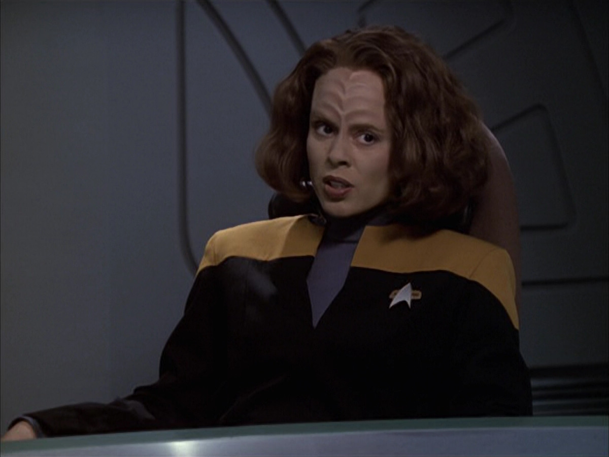 extant_StarTrek_VOY_6x12-BlinkOfAnEye_01576.jpg