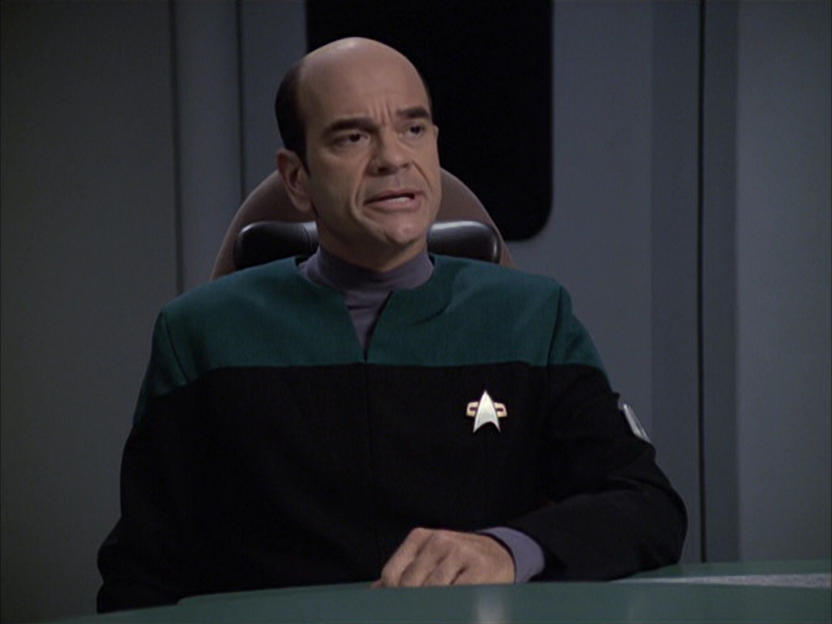 extant_StarTrek_VOY_6x12-BlinkOfAnEye_01578.jpg