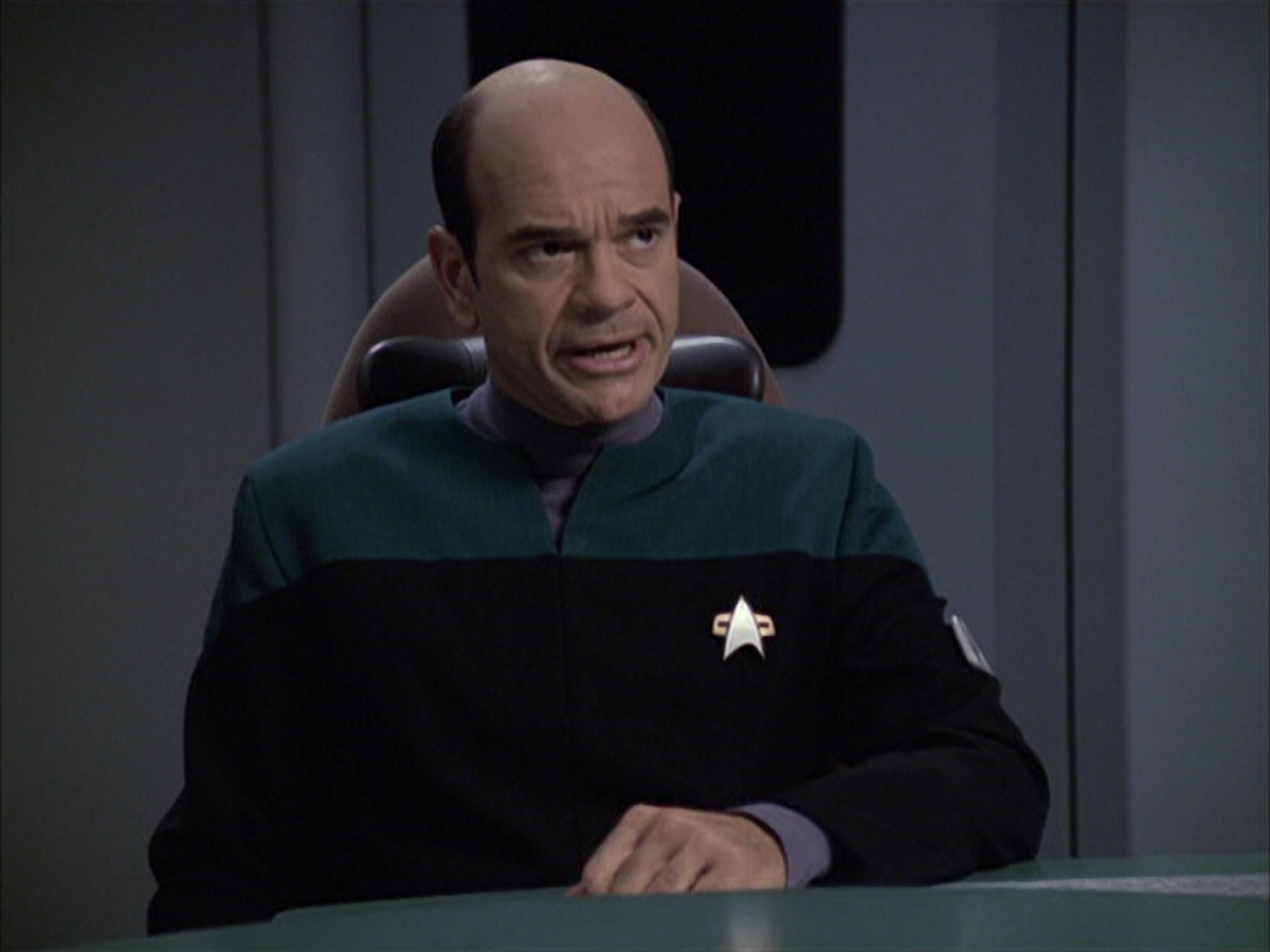 extant_StarTrek_VOY_6x12-BlinkOfAnEye_01579.jpg