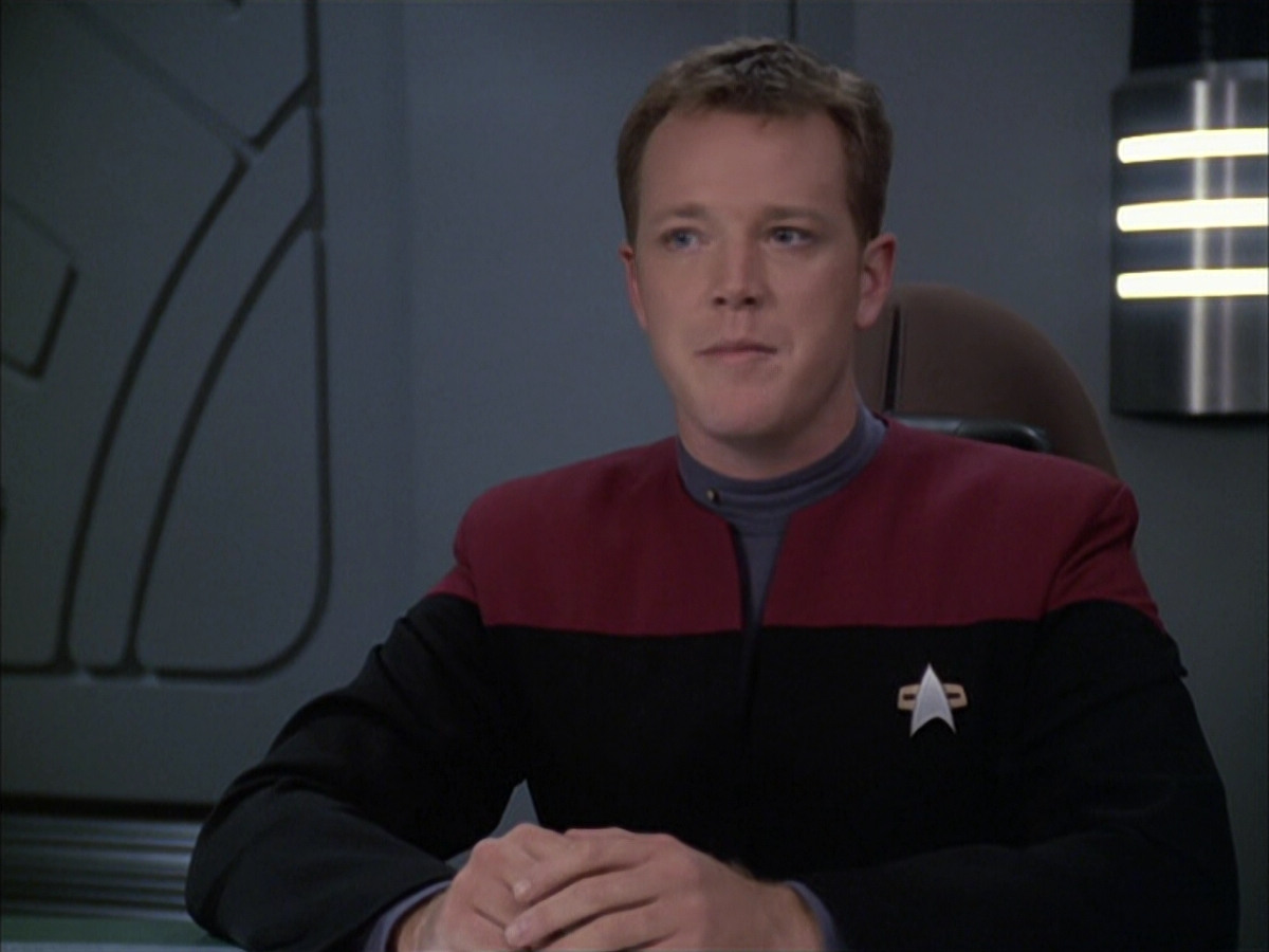 extant_StarTrek_VOY_6x12-BlinkOfAnEye_01582.jpg