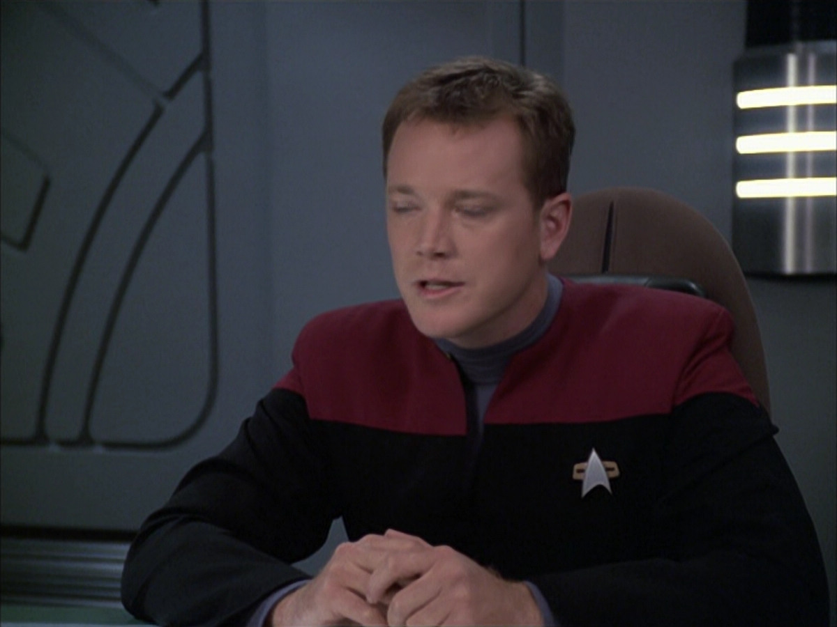 extant_StarTrek_VOY_6x12-BlinkOfAnEye_01584.jpg