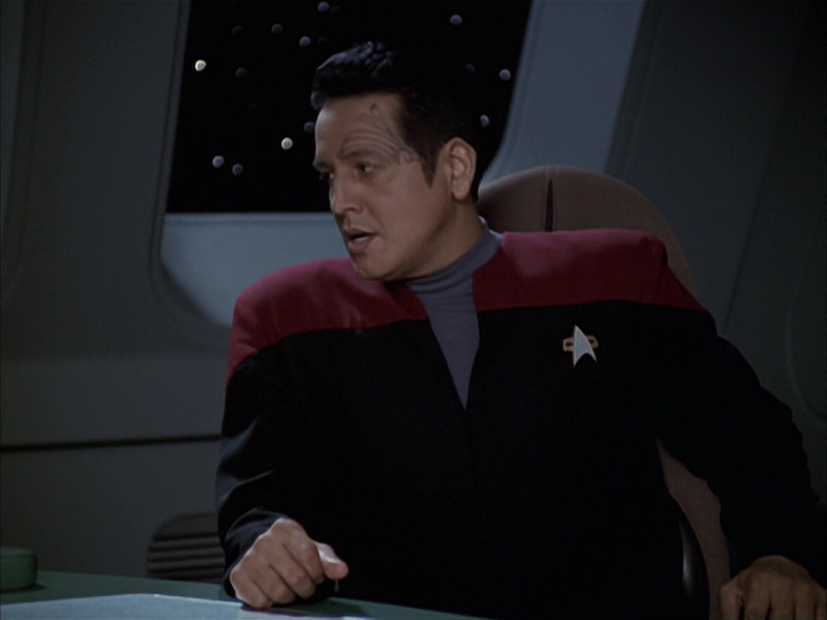 extant_StarTrek_VOY_6x12-BlinkOfAnEye_01587.jpg