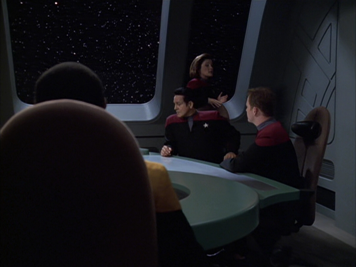 extant_StarTrek_VOY_6x12-BlinkOfAnEye_01613.jpg