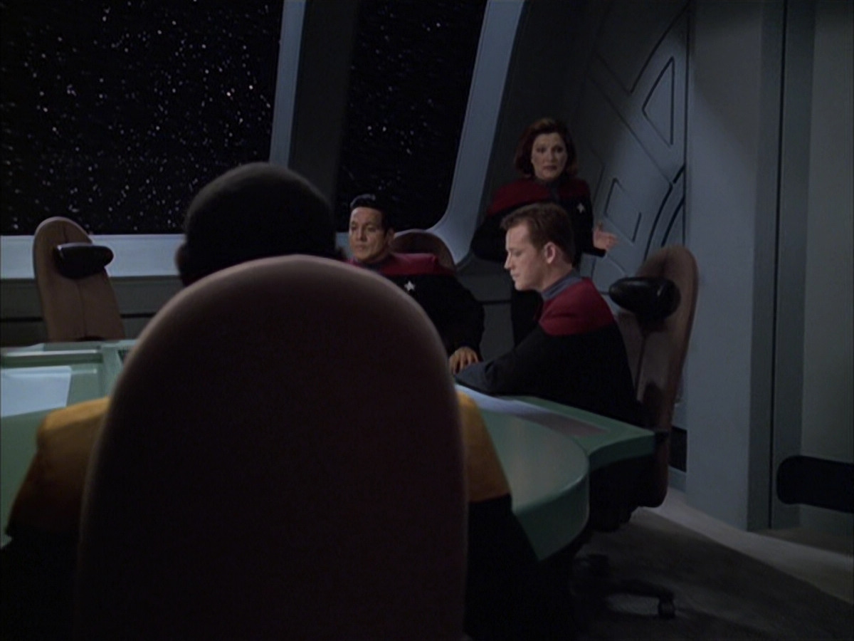 extant_StarTrek_VOY_6x12-BlinkOfAnEye_01615.jpg