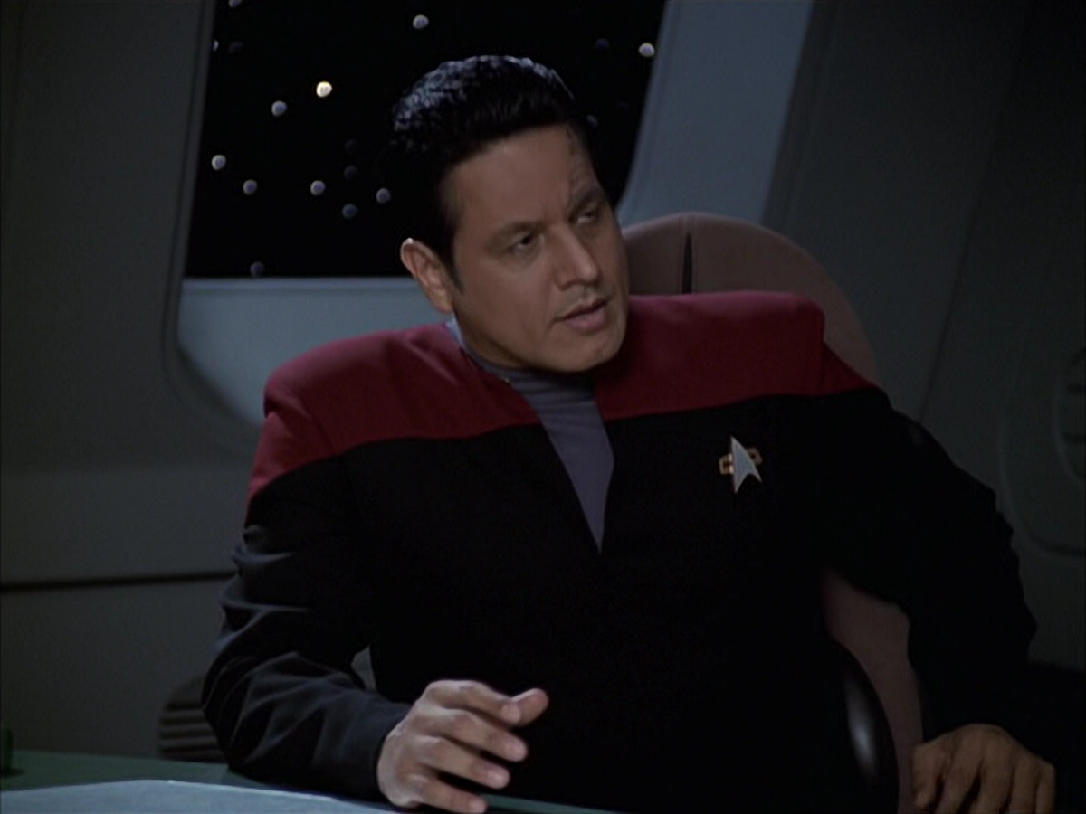extant_StarTrek_VOY_6x12-BlinkOfAnEye_01631.jpg
