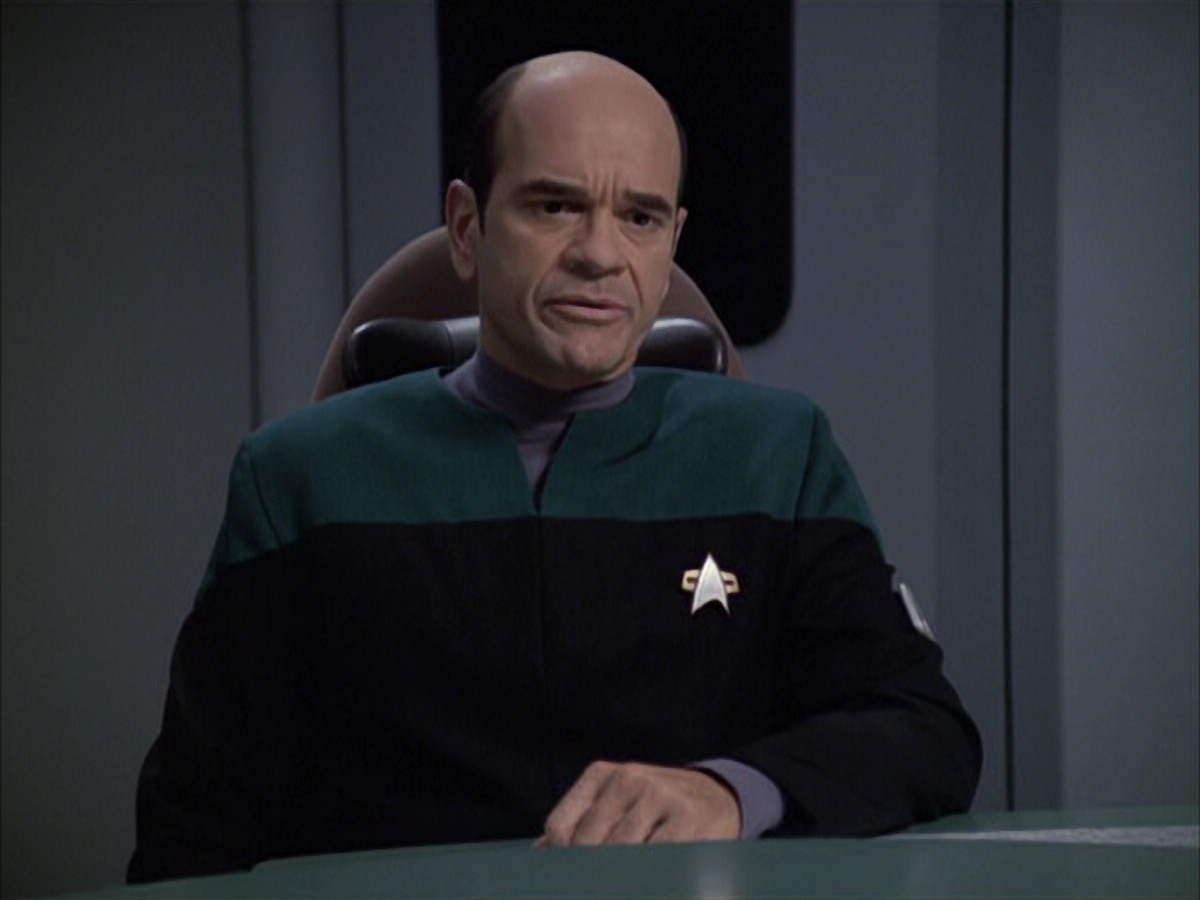 extant_StarTrek_VOY_6x12-BlinkOfAnEye_01655.jpg