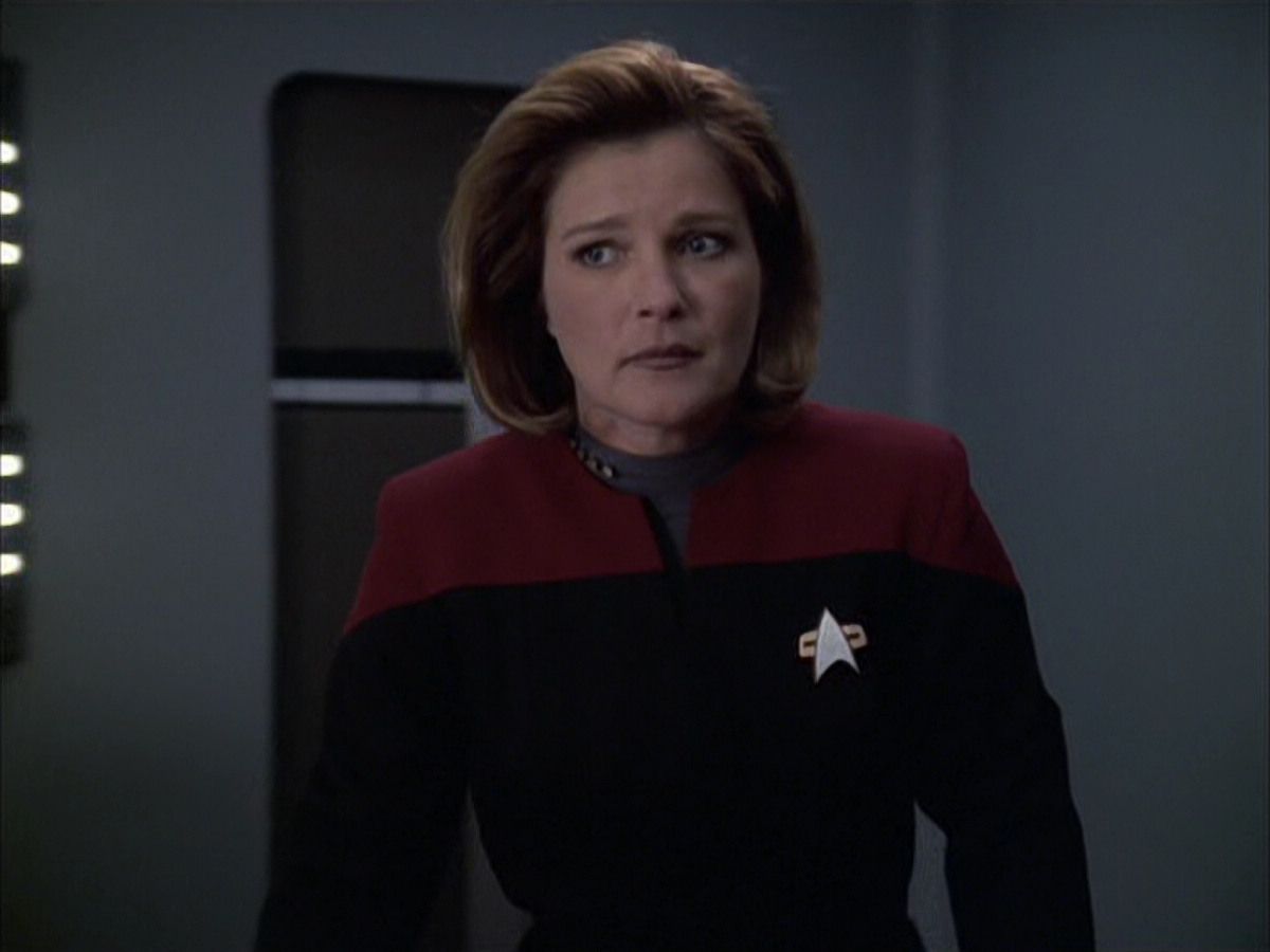 extant_StarTrek_VOY_6x12-BlinkOfAnEye_01666.jpg