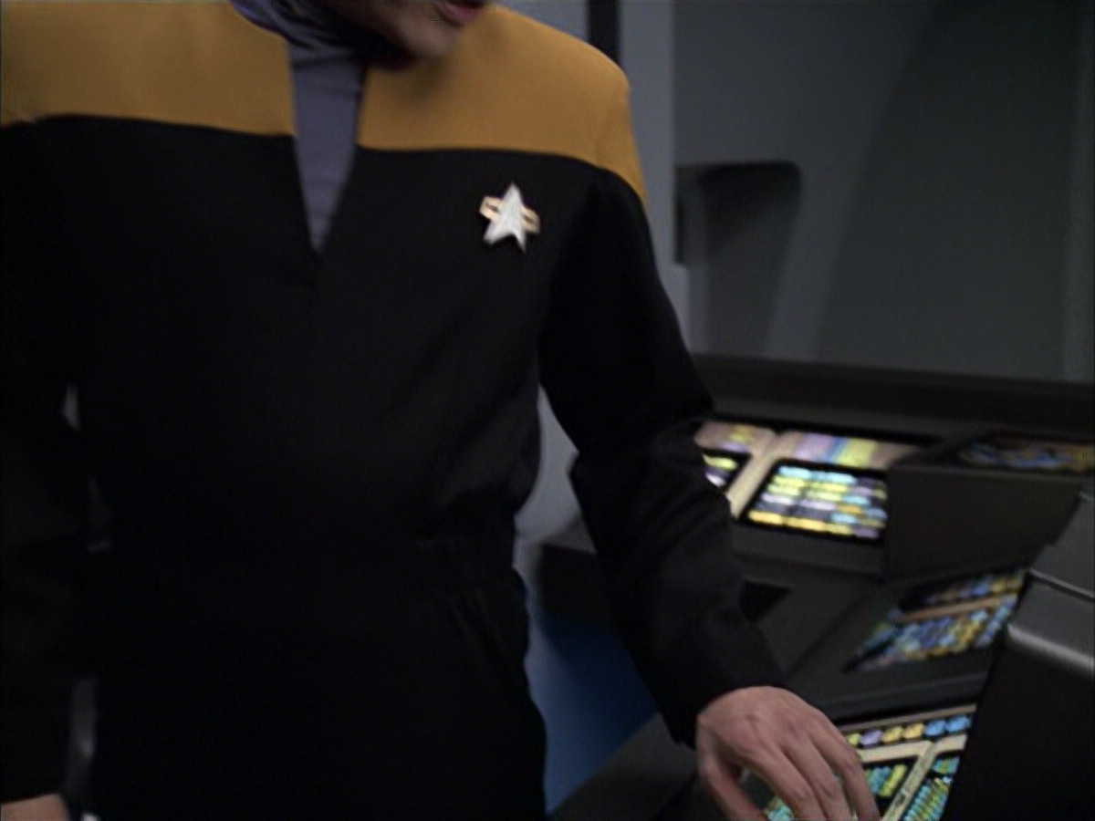 extant_StarTrek_VOY_6x12-BlinkOfAnEye_01684.jpg