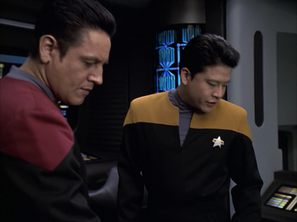 extant_StarTrek_VOY_6x12-BlinkOfAnEye_01686.jpg