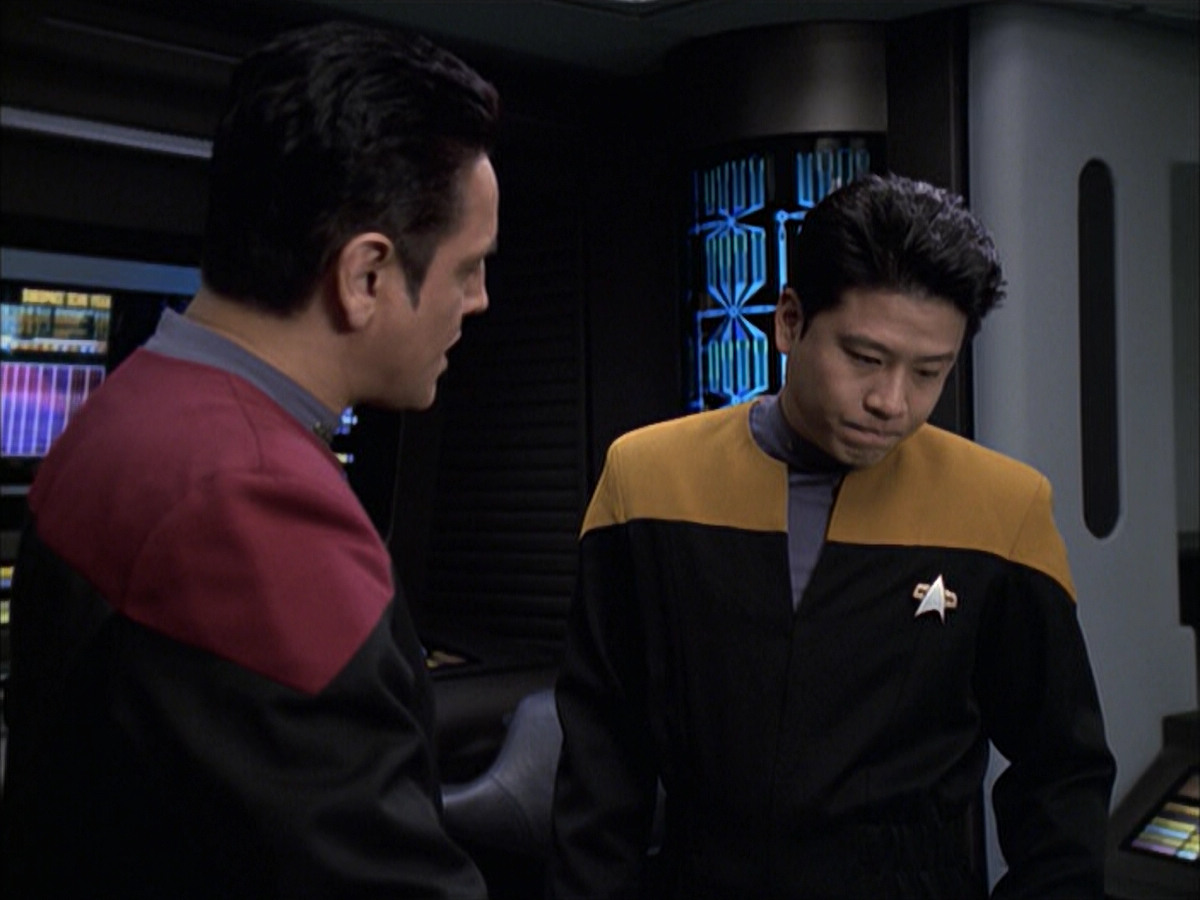 extant_StarTrek_VOY_6x12-BlinkOfAnEye_01689.jpg