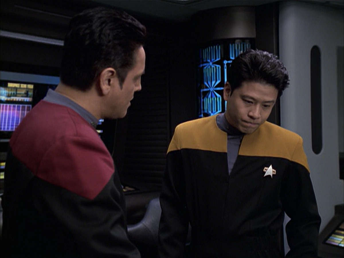 extant_StarTrek_VOY_6x12-BlinkOfAnEye_01690.jpg