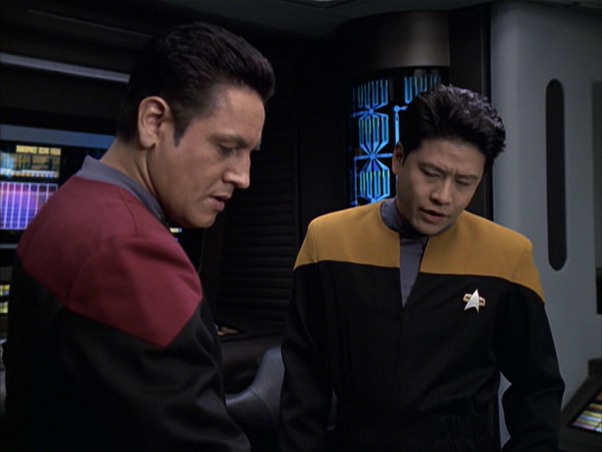 extant_StarTrek_VOY_6x12-BlinkOfAnEye_01691.jpg