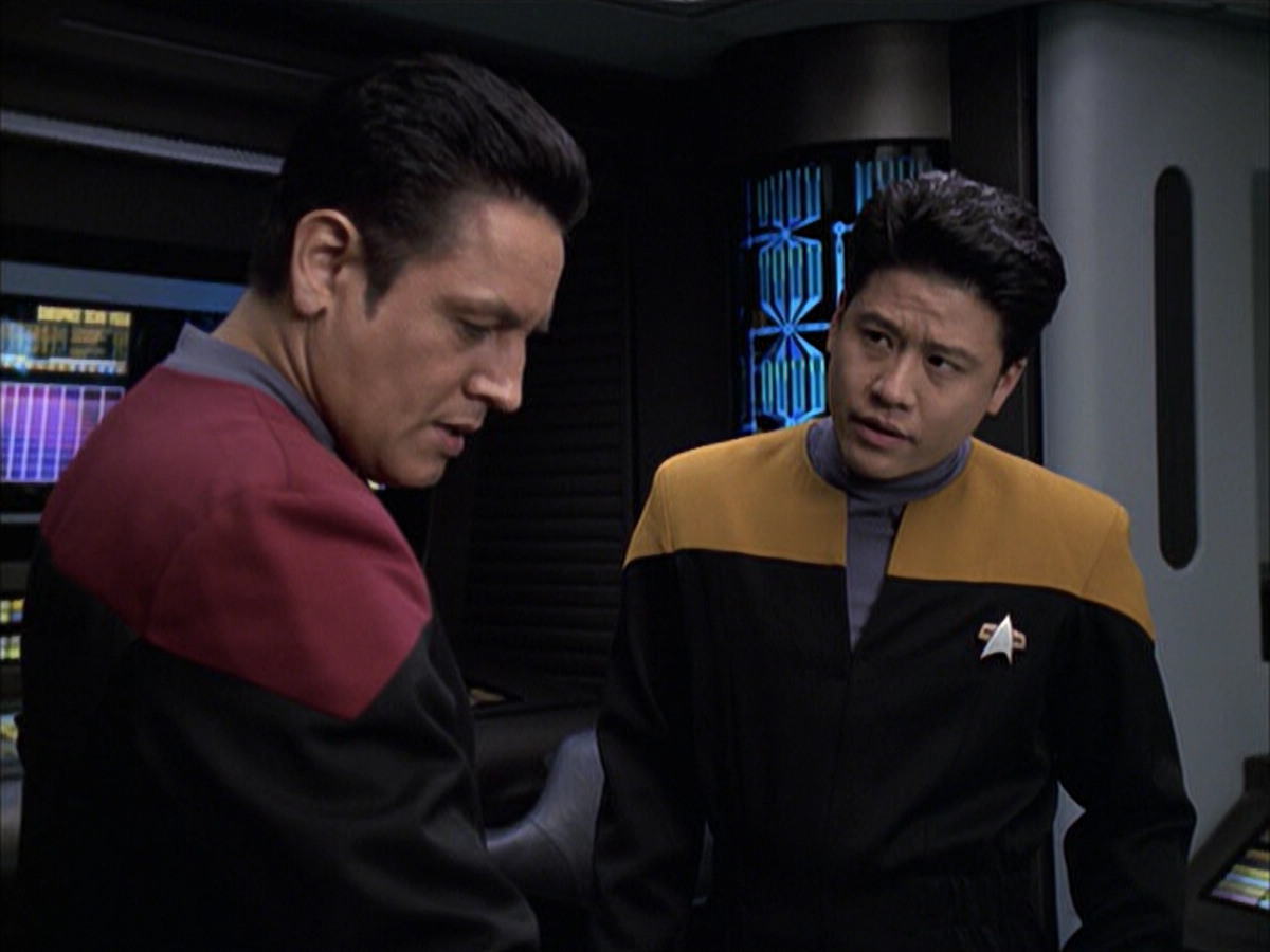 extant_StarTrek_VOY_6x12-BlinkOfAnEye_01692.jpg
