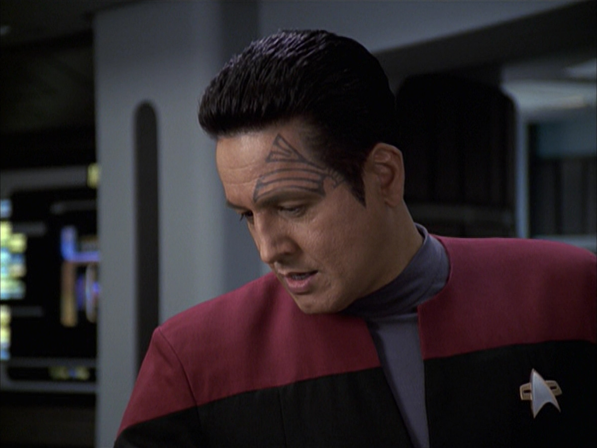 extant_StarTrek_VOY_6x12-BlinkOfAnEye_01700.jpg