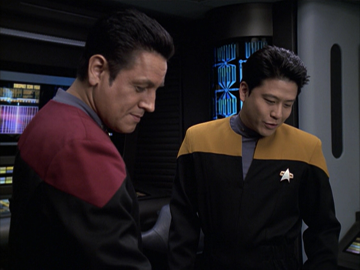 extant_StarTrek_VOY_6x12-BlinkOfAnEye_01709.jpg