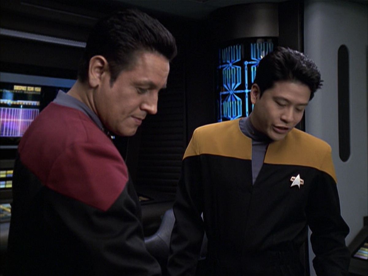 extant_StarTrek_VOY_6x12-BlinkOfAnEye_01710.jpg