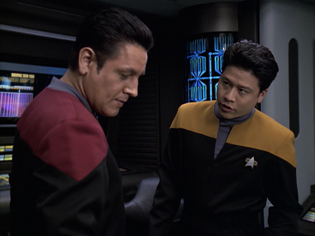 extant_StarTrek_VOY_6x12-BlinkOfAnEye_01711.jpg