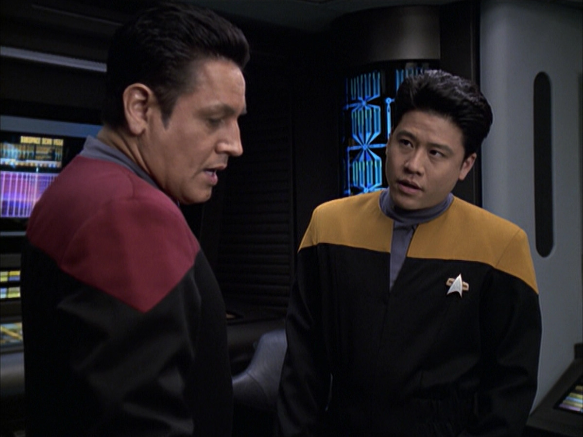 extant_StarTrek_VOY_6x12-BlinkOfAnEye_01713.jpg