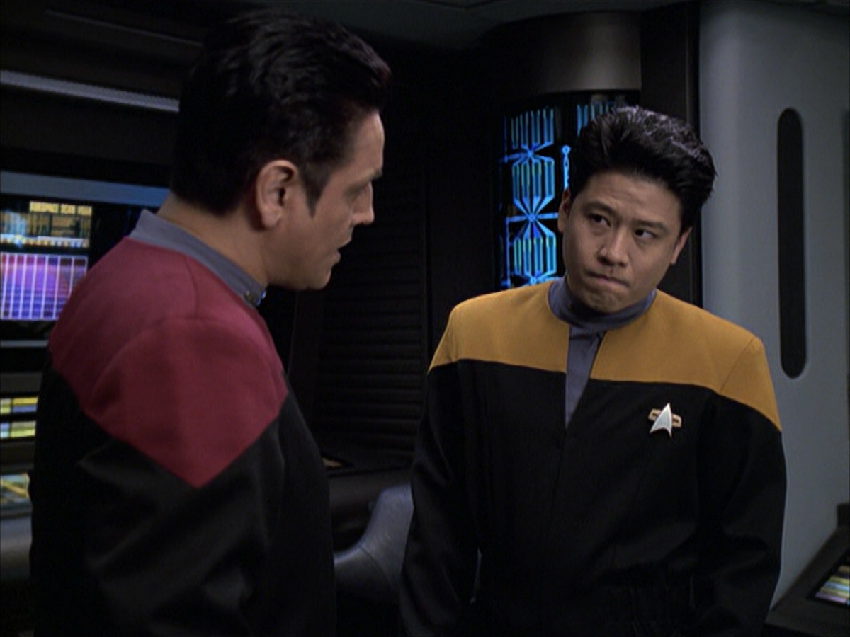 extant_StarTrek_VOY_6x12-BlinkOfAnEye_01719.jpg