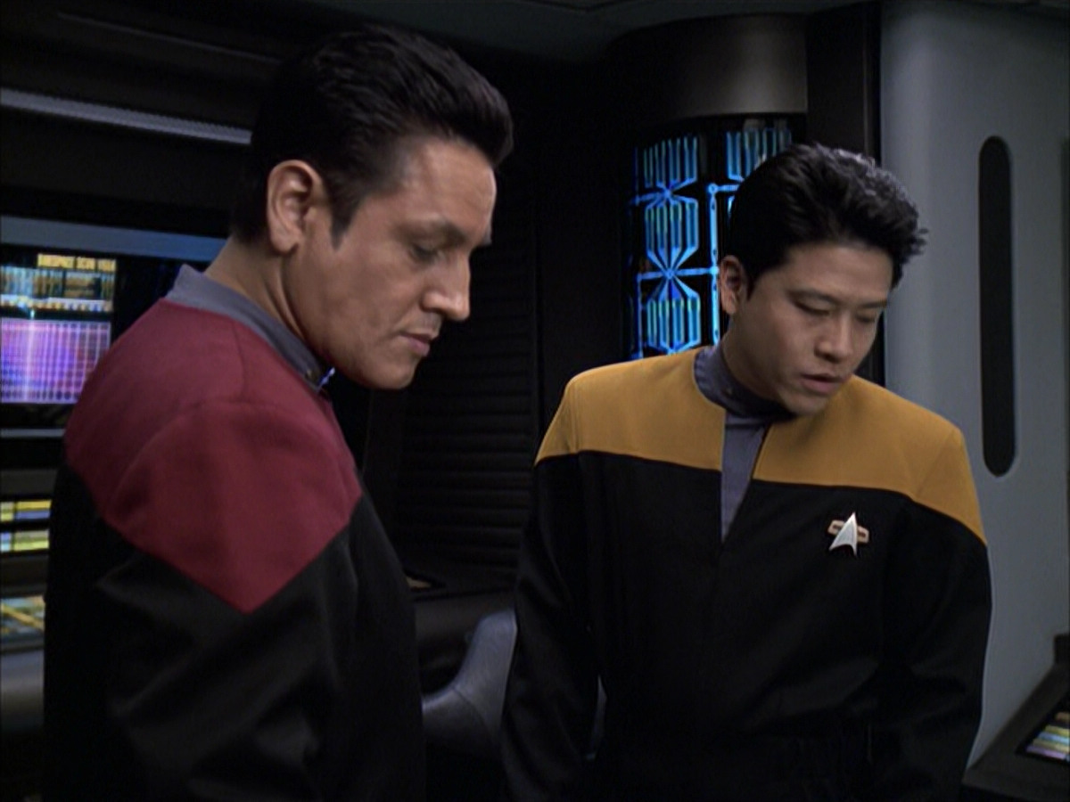 extant_StarTrek_VOY_6x12-BlinkOfAnEye_01721.jpg